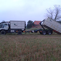 Unimog U 500/Hochkipper mit Fronthacker und Hakenliftcontainer